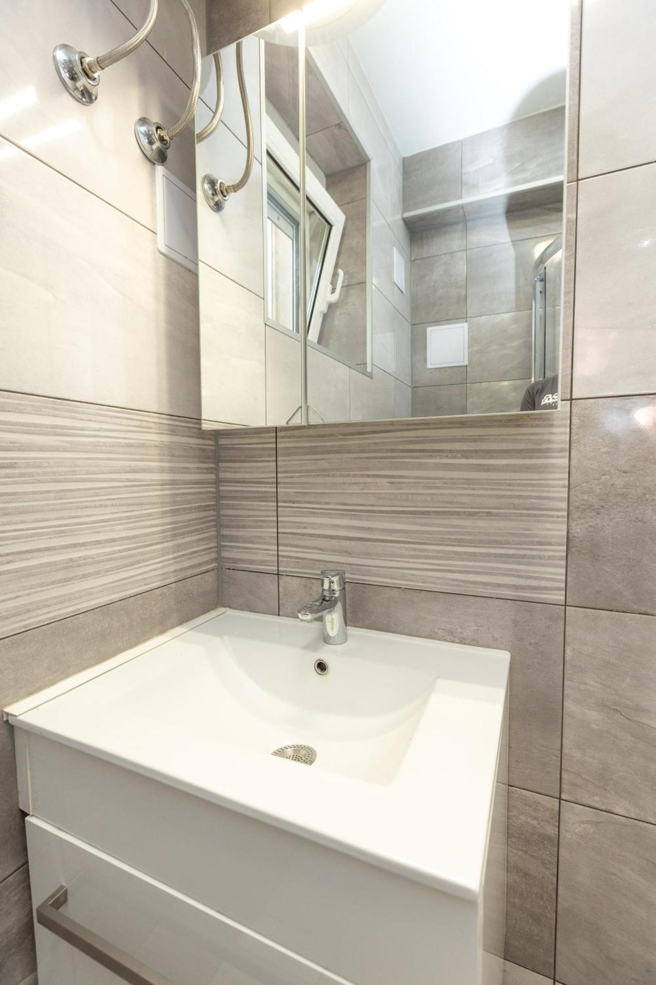 Grey Stone Apartman